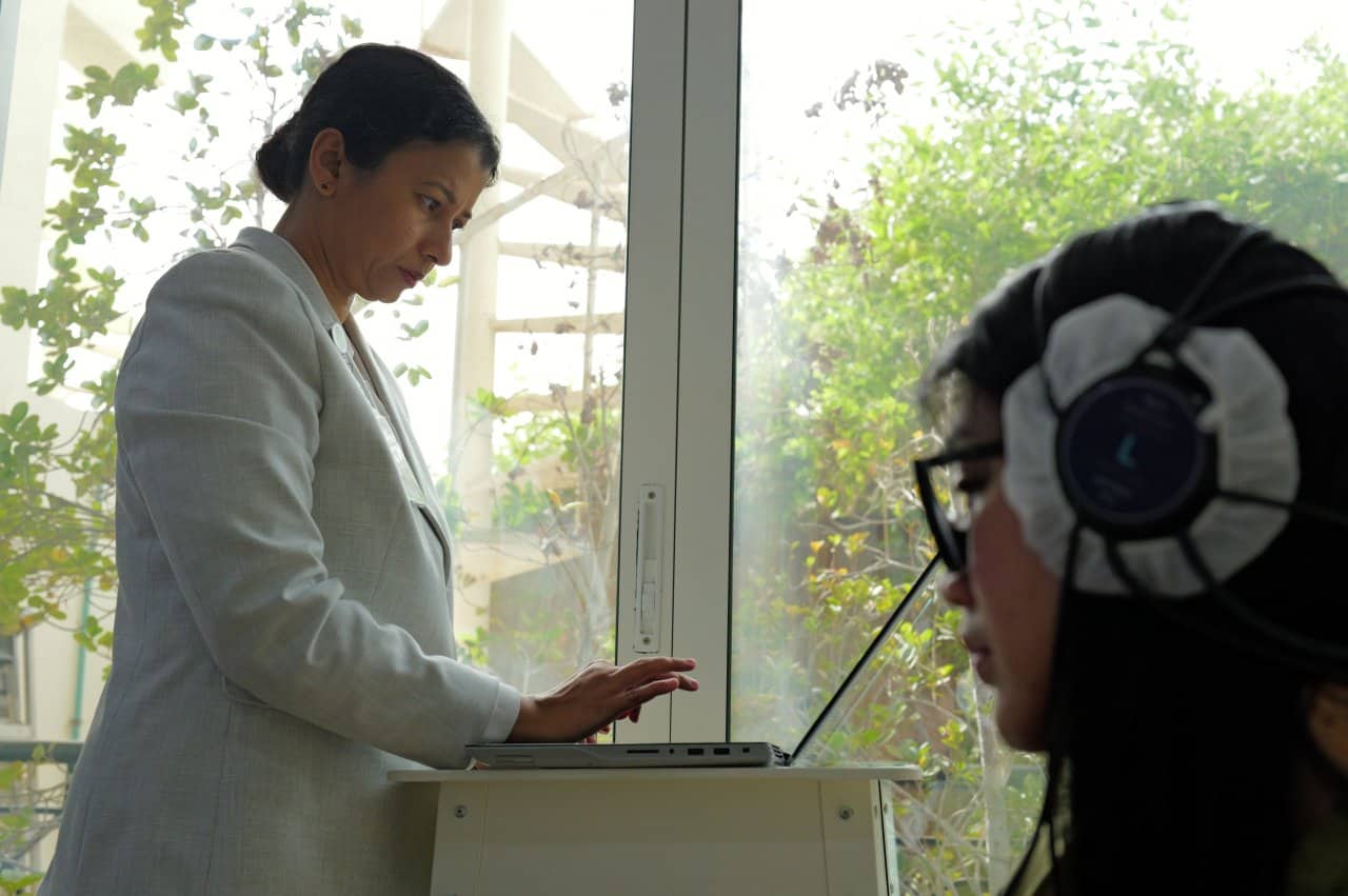 NLS diagnostic device with head sensors on patient